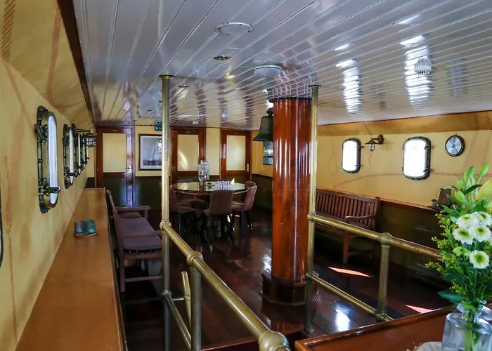 B&B Sailing Ship Summertime