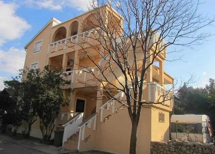 Apartments And Rooms Vesna Novaglia