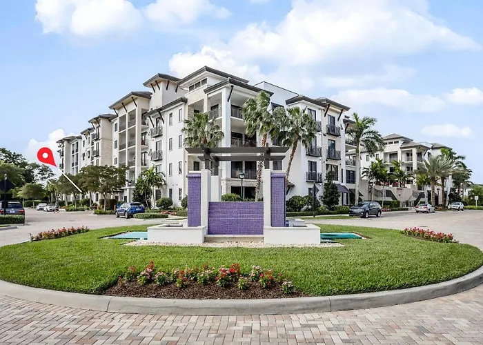 Naples Square Paradise