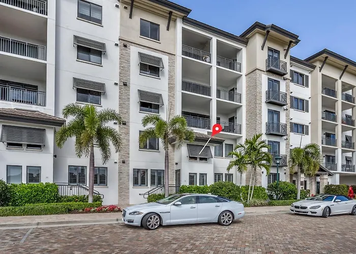 Naples Square Paradise