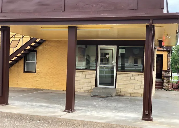 Budget Host Inn - Emporia