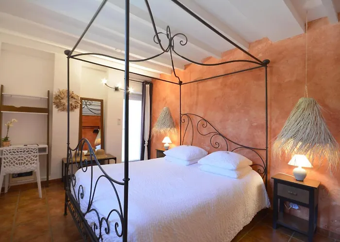 B&B Le Mas Julien piscine chauffée adult only Orange 