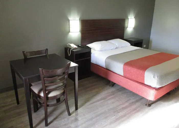 Travelodge By Wyndham Lansing