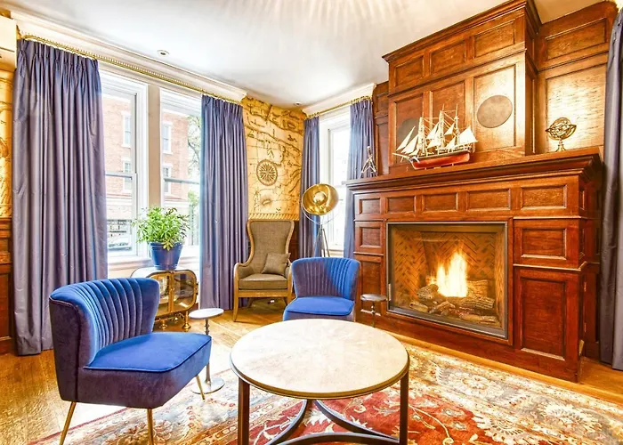 The Hudson Whaler Hotel