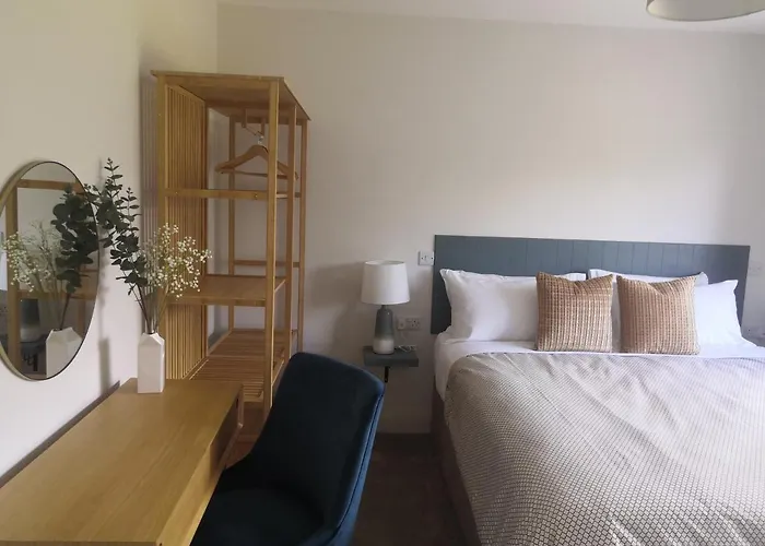 Cedar Lodge Woodford 
