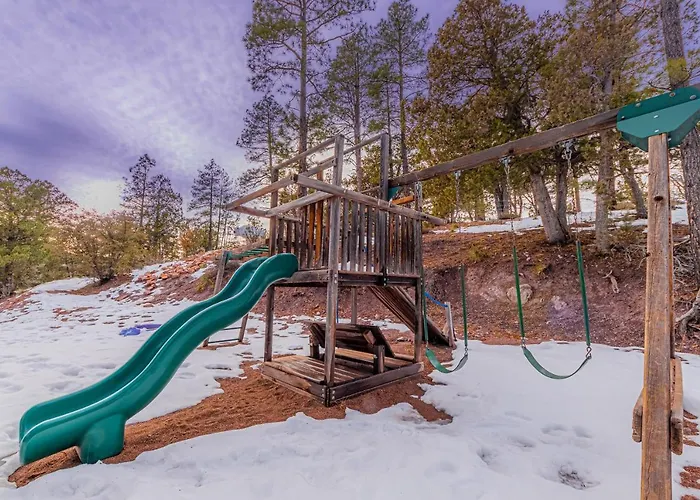 Cabin #4 The Wolves Den - Pet Friendly- Sleeps 6 - Playground & Game Room