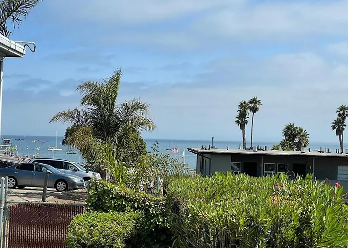 Edgewater Beach Inn & Suites