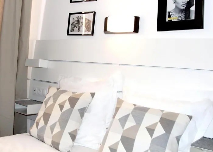 Hotel Le 23 Clichy