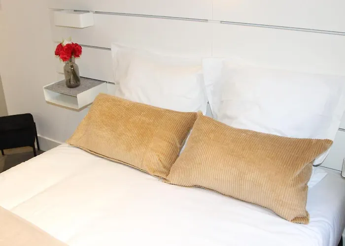 Hotel Le 23 Clichy