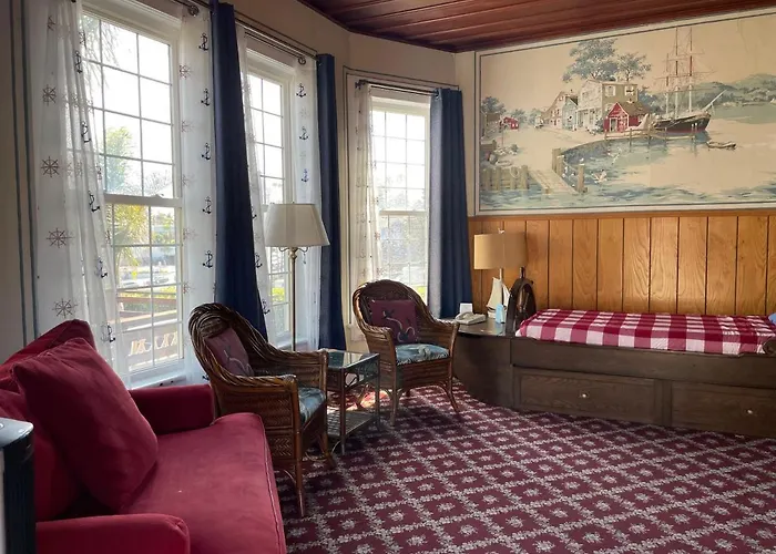 Edgewater Beach Inn & Suites Santa Cruz