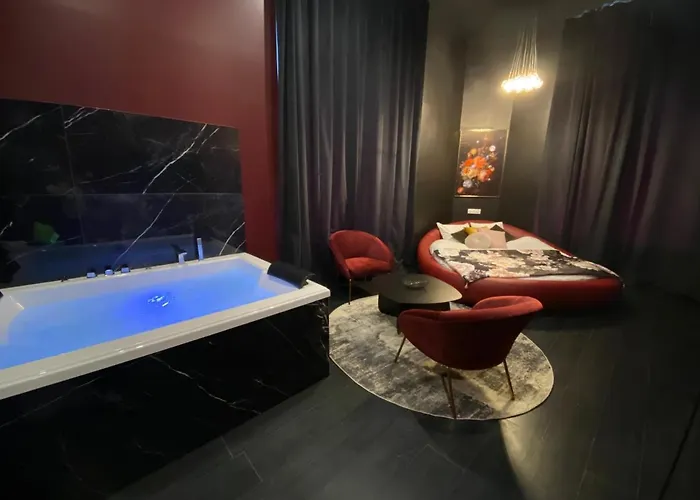 Legend Majestic Superbe Love Room - Jacuzzi - Champagne - Romantisme - parking privé Mâcon
