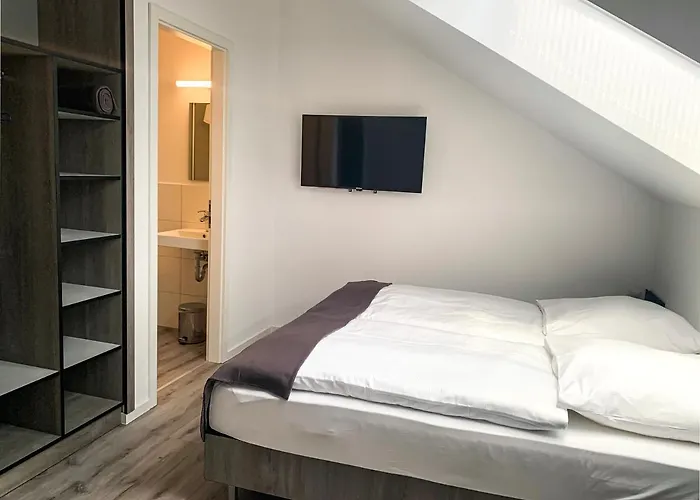 PRIMA Inn Unterkunft direkt über der Bar am Minimax Neuruppin