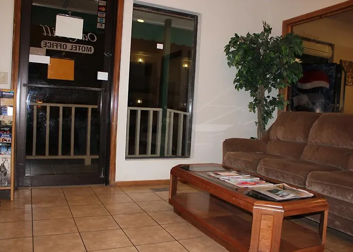 Oak Hill Inn And Suites