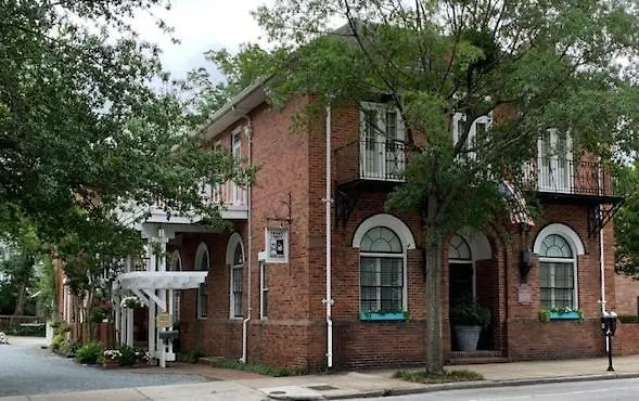 The Front Street Inn