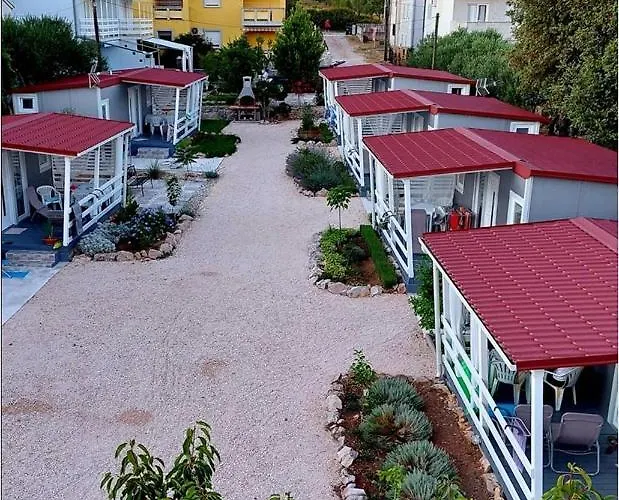Fjaka Camp