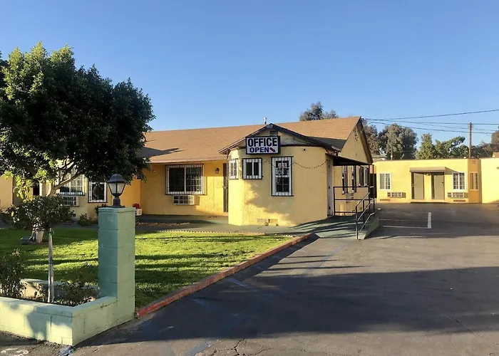 Deluxe Inn Pomona