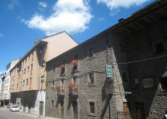 Hostal De Montaña La Aldeya