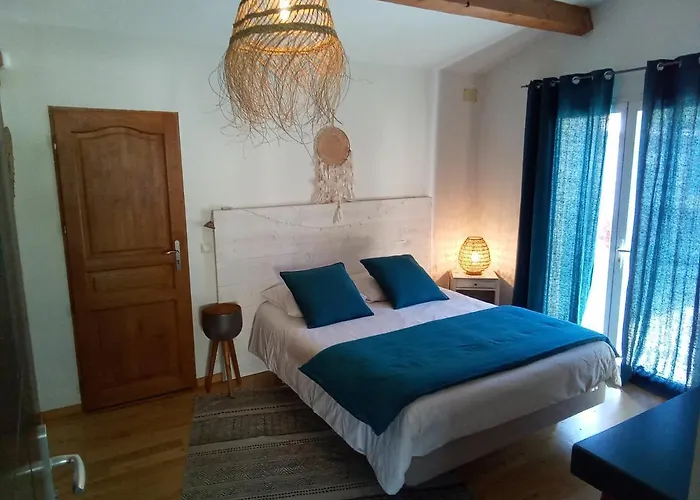 La Chambre Haute, Son Spa Et Son Jardin A Nimes