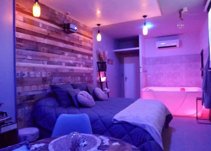 La Suite Côté Pool-House Piscine, Sauna&Jacuzzi privatifs