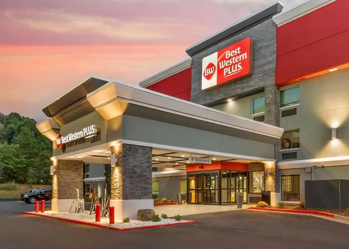 Best Western Plus Cleveland Inn & Suites