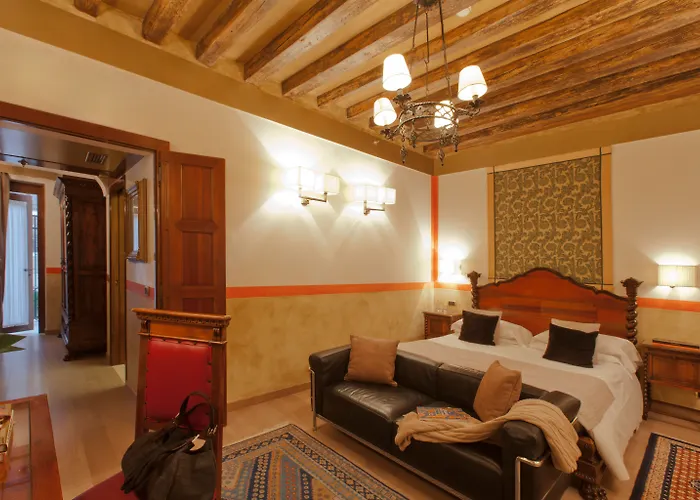 Hotel Saturnia & International