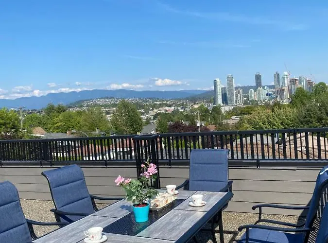 Bed and Breakfast Six Minutes To Rupert Station Vancouver