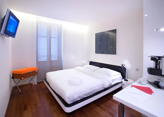 La Cour Des Augustins Boutique Gallery Design Hotel Genève