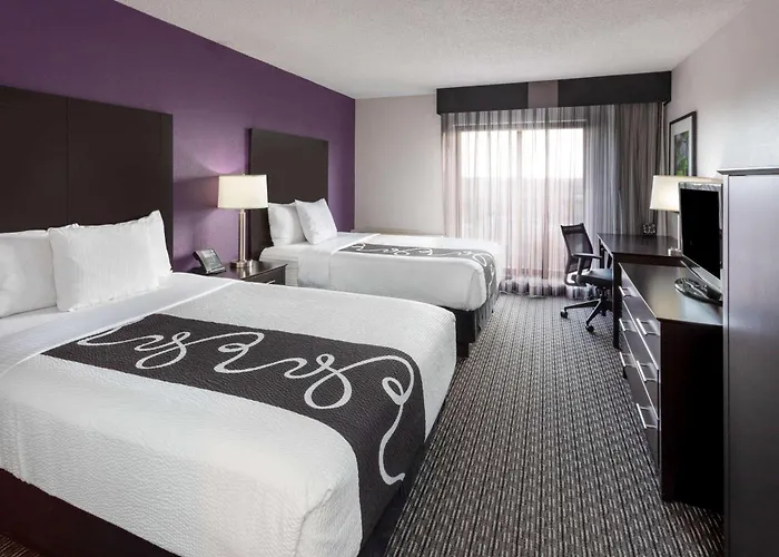 Bloom Hotel Bloomington