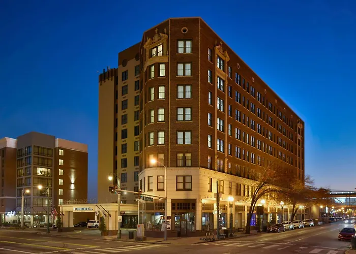 Doubletree By Hilton Memphis Downtown Hotel