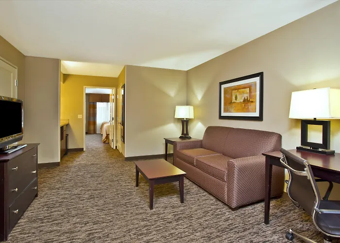 Holiday Inn & Suites Green Bay Stadium By Ihg
