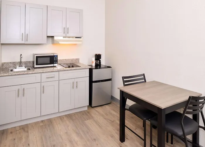 Econo Lodge Inn & Suites Port Arthur Near Sabine Pass