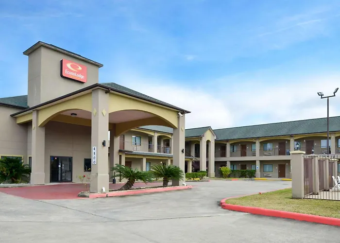 Econo Lodge Inn & Suites Port Arthur Near Sabine Pass