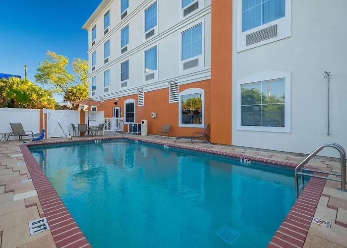 Comfort Inn & Suites Maingate South Davenport