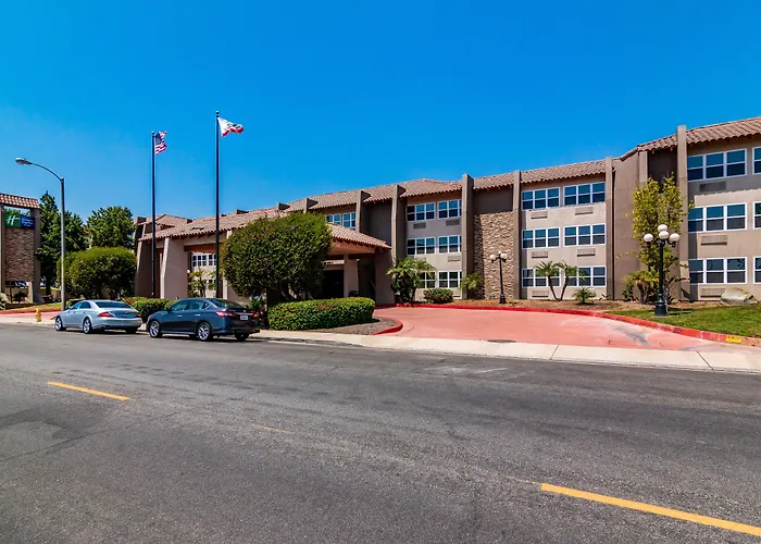 Holiday Inn Express & Suites Camarillo By Ihg