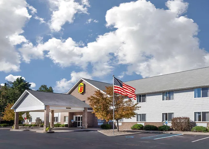 Super 8 By Wyndham Adrian Hotel