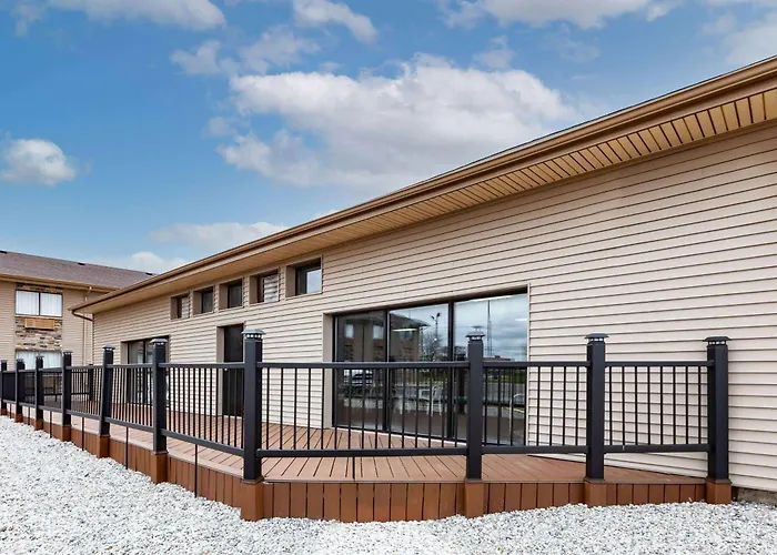Baymont By Wyndham Perrysburg-Toledo Hotel
