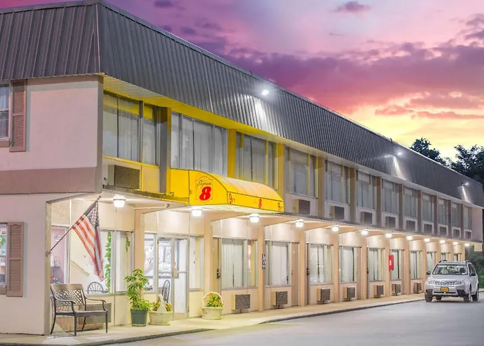 Super 8 By Wyndham Ashland Hotel