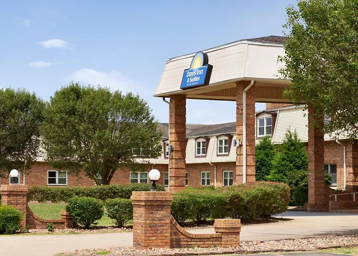 Days Inn And Suites By Wyndham Sikeston