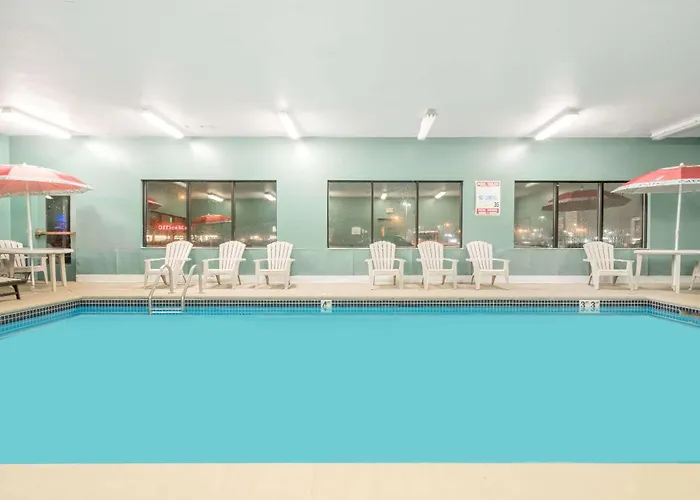 Baymont By Wyndham Eau Claire Wi Hotel
