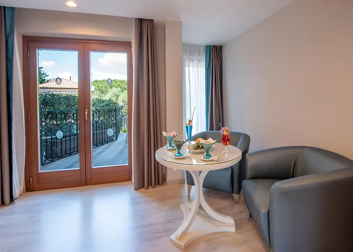 Nastro Azzurro Resort Meta