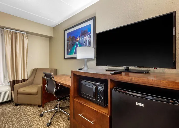 Comfort Inn & Suites Hamilton Place Chattanooga