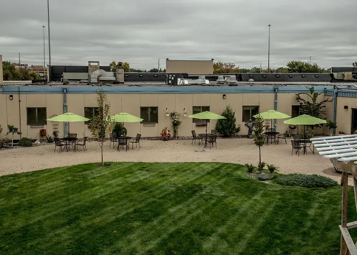 Baymont By Wyndham Fargo Hotel