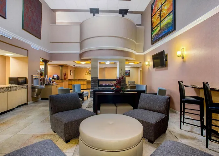 La Quinta By Wyndham Springfield South Hotel