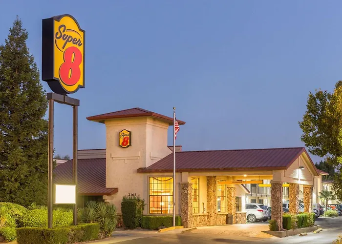 Super 8 By Wyndham Corning Motel