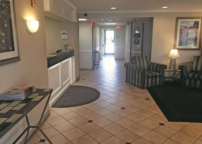 La Quinta By Wyndham Chicago Gurnee Hotel