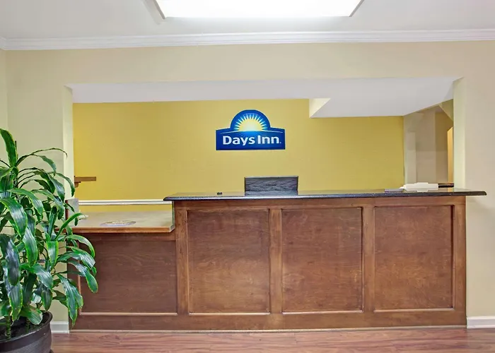 Days Inn By Wyndham Marietta White Water
