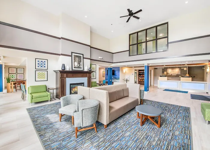 Delafield Hotels