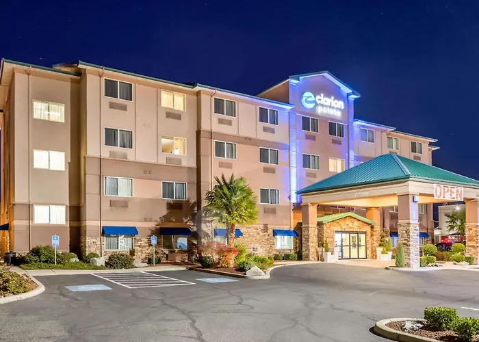 Clarion Pointe Medford Hotel