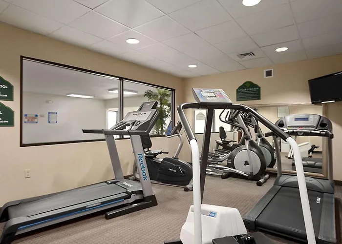 Wingate By Wyndham Pueblo Hotel