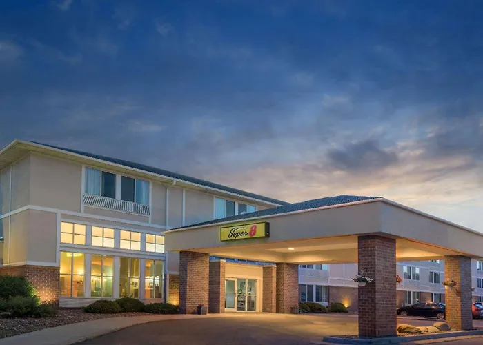 Super 8 By Wyndham Menomonie Wi Motel